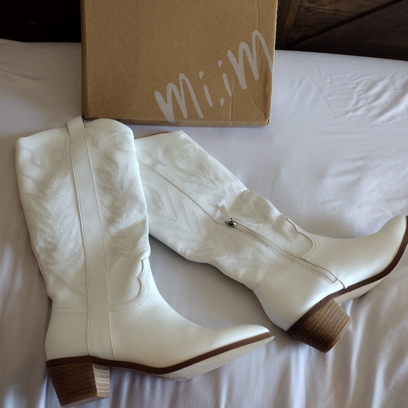 Mi.iM Shoes - Mi.iM Western boot. Name: INLAY, Color: WHITE size 9 faux leather